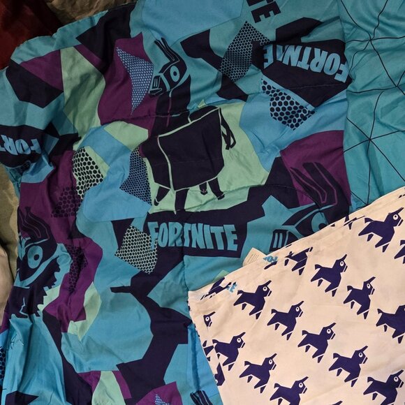 Fortnite Twin Comforter & Flat Sheet Set Llama Camo Purple Blue EUC - Picture 3 of 3